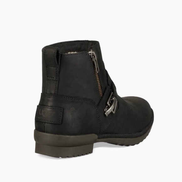 NIB Women’s Size 7 UGG Cheyne Zipper & Buckle Leather Ankle Boots In Black - Picture 2 of 13